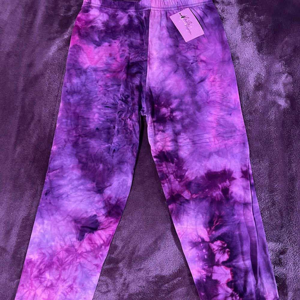 Tie-Dye Capri Leggings (OS fits women's size 3-14)